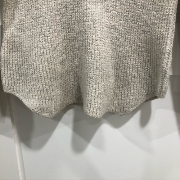 Wilfred v neck oatmeal color sweater with scalloped edging on bottom. XXS. - Picture 5 of 9